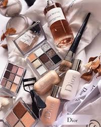 Read more about the article Makeup Essentials For Girls Should Own